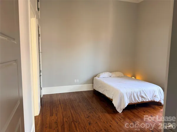 a view of entryway with livingroom