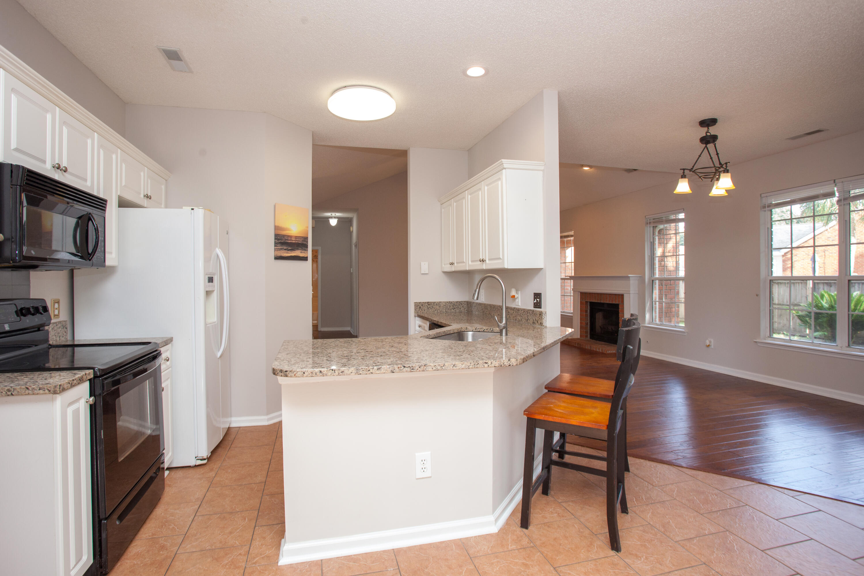 1587 Wakendaw Road Mount Pleasant, SC 29464 - Photo 4 of 35 1587Wakendaw-31