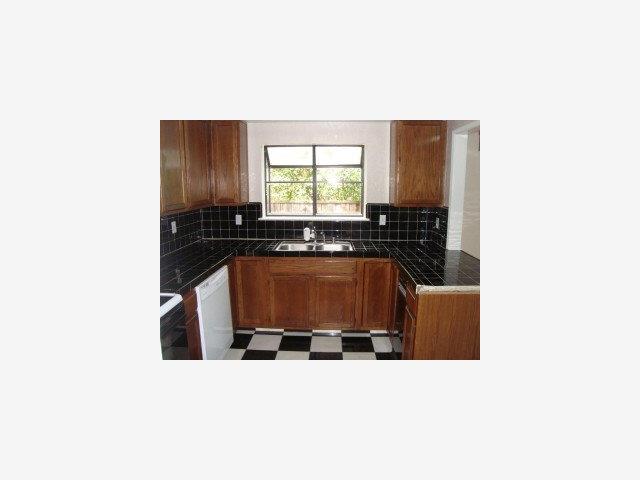 1555 Hecker Pass Road, Unit E102 Gilroy, CA 95020 - Photo 4 of 9 Gallery Image 4