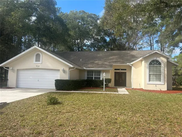 $2,300 | 8448 Southwest 196th Avenue Road, Dunnellon, FL 34432