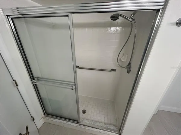 an empty room with windows and ceiling fan