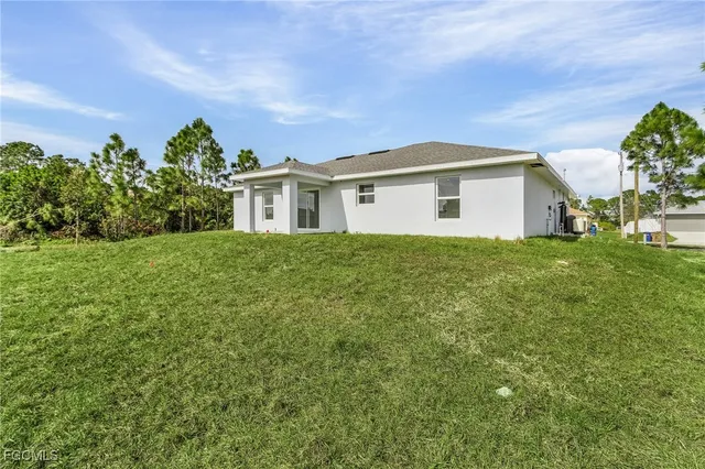 $1,950 | 2505 39th Street Southwest, Lehigh Acres, FL 33976