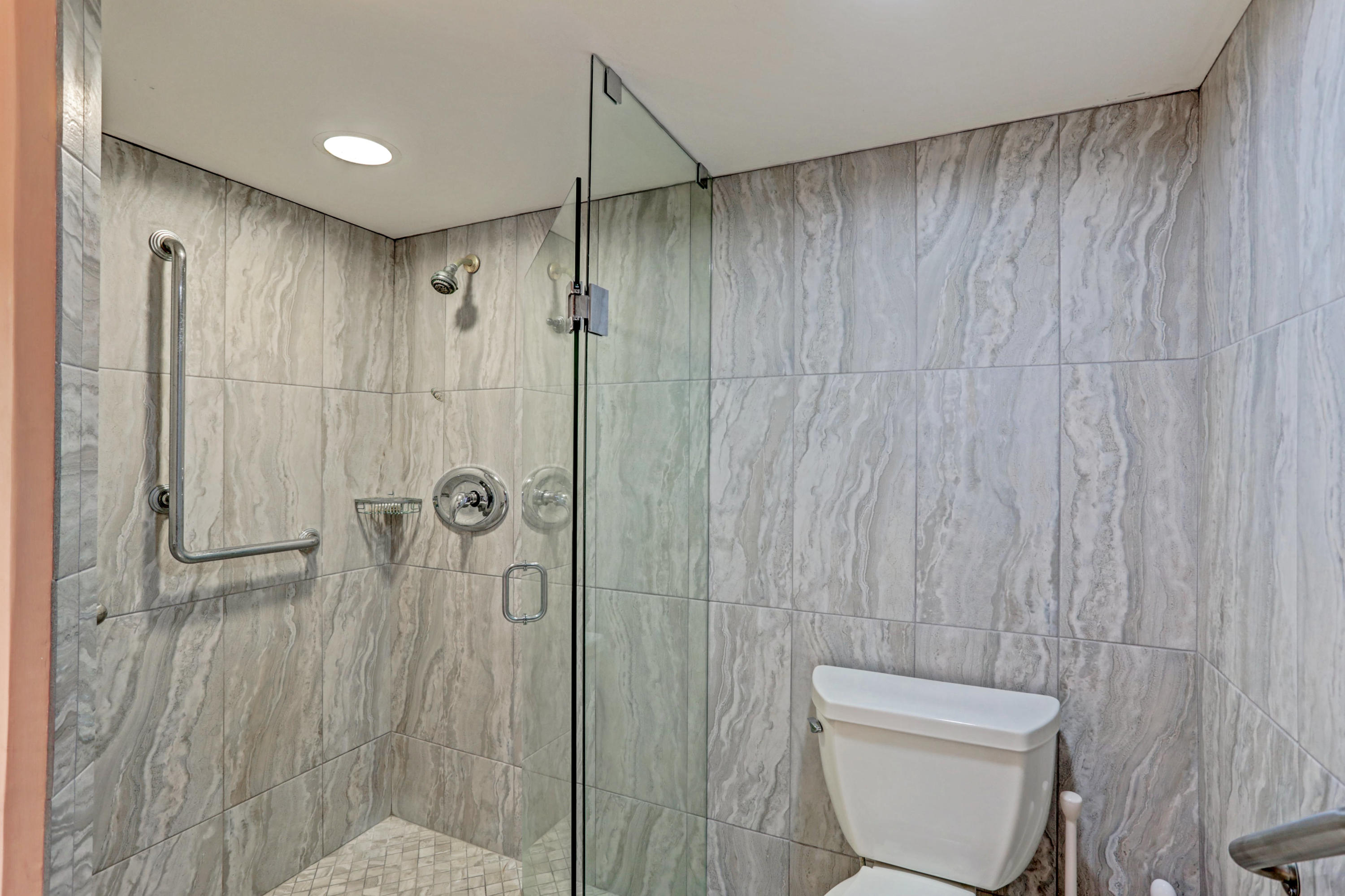 400 Ocean Trail Way, Unit 610 Jupiter, FL 33477 - Photo 11 of 32 Master Bath