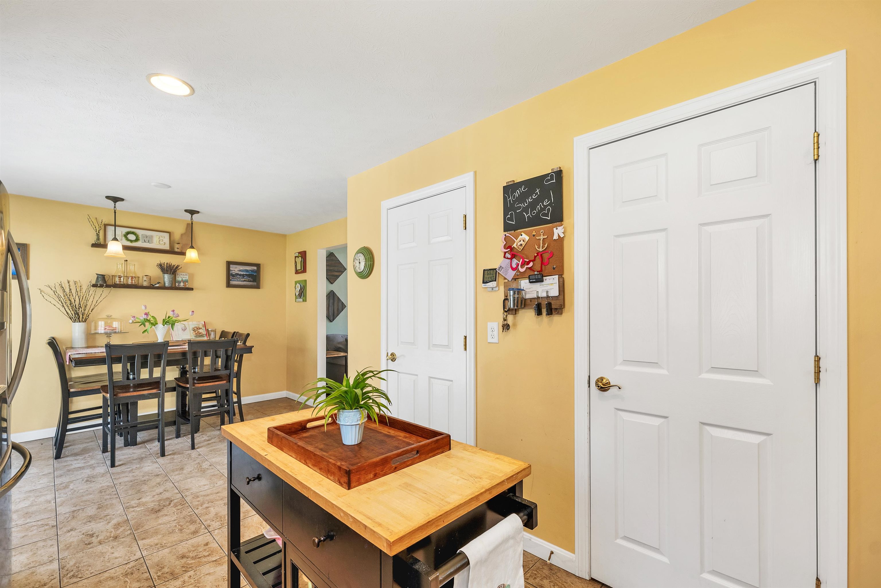 220 Arah Street Manchester, NH 03104 - Photo 12 of 58