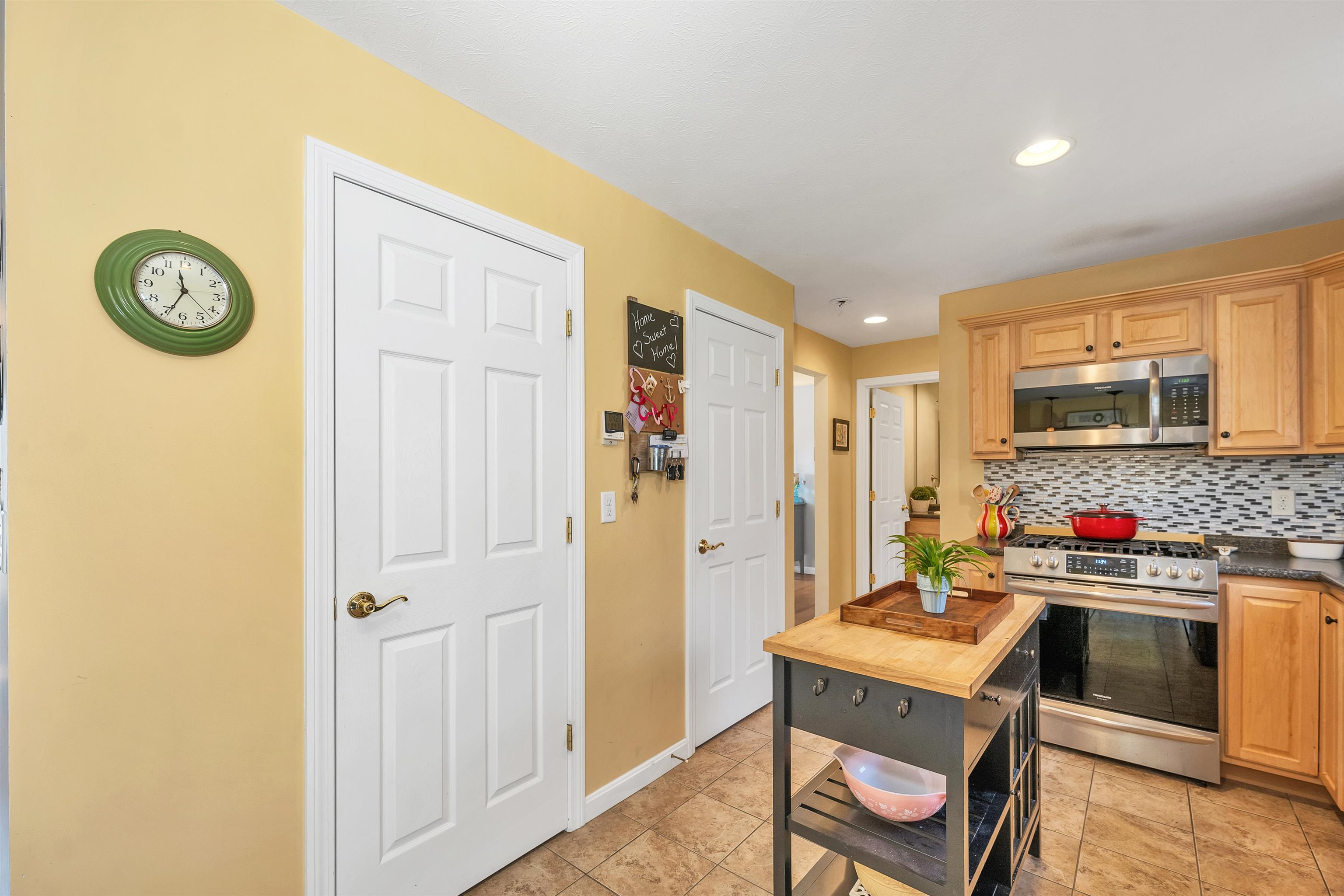 220 Arah Street Manchester, NH 03104 - Photo 14 of 58