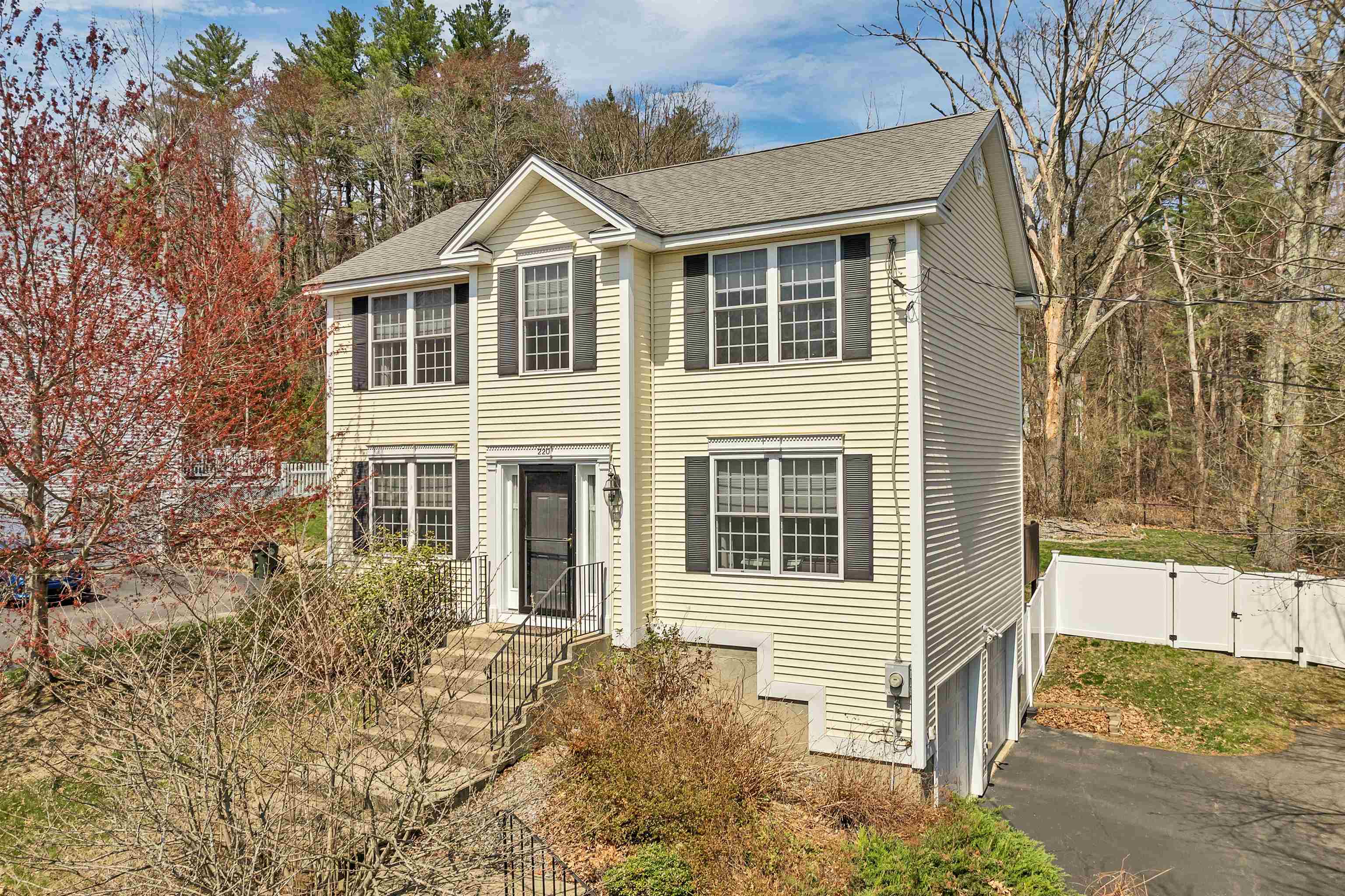 220 Arah Street Manchester, NH 03104 - Photo 2 of 58