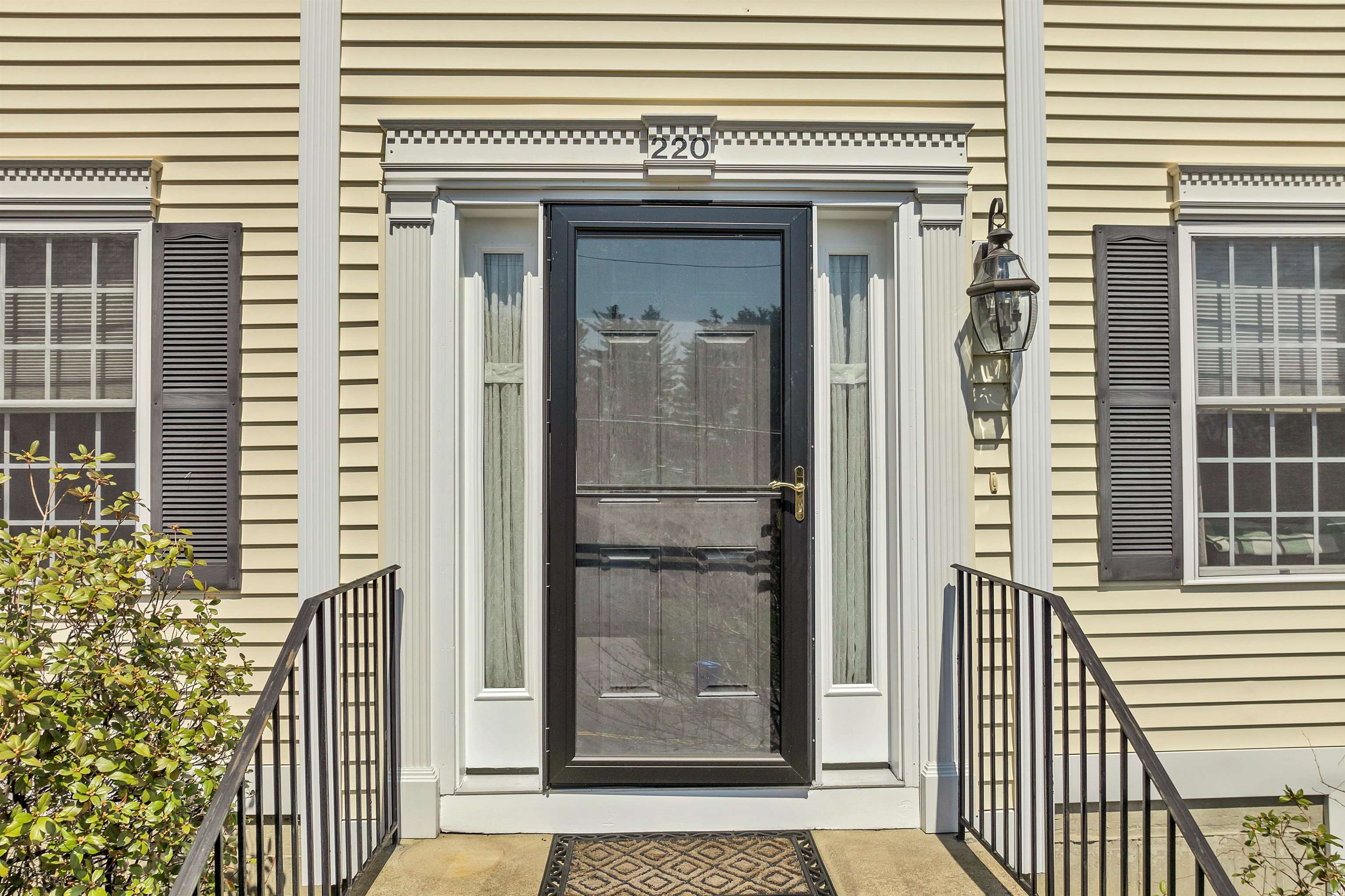 220 Arah Street Manchester, NH 03104 - Photo 3 of 58