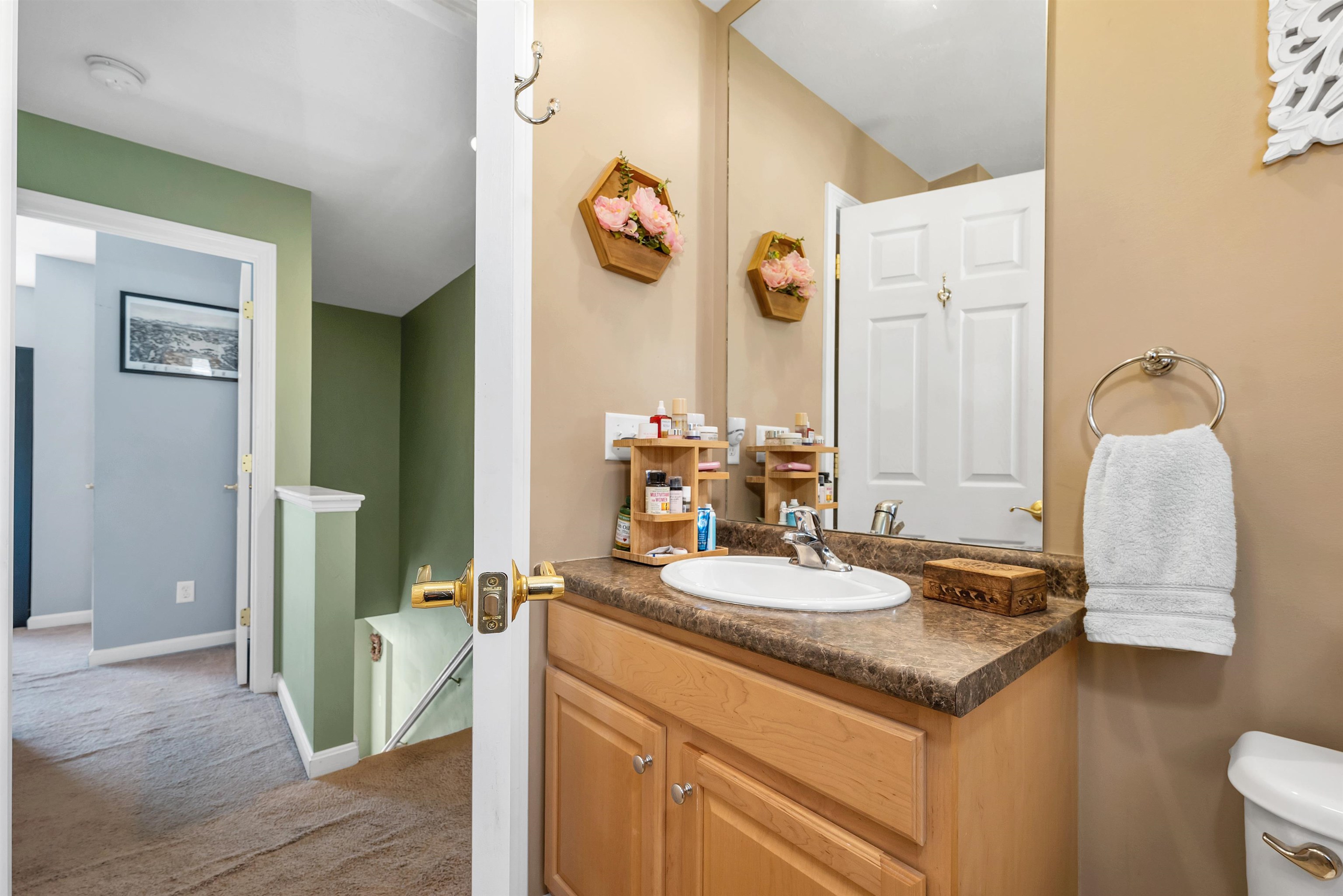 220 Arah Street Manchester, NH 03104 - Photo 38 of 58