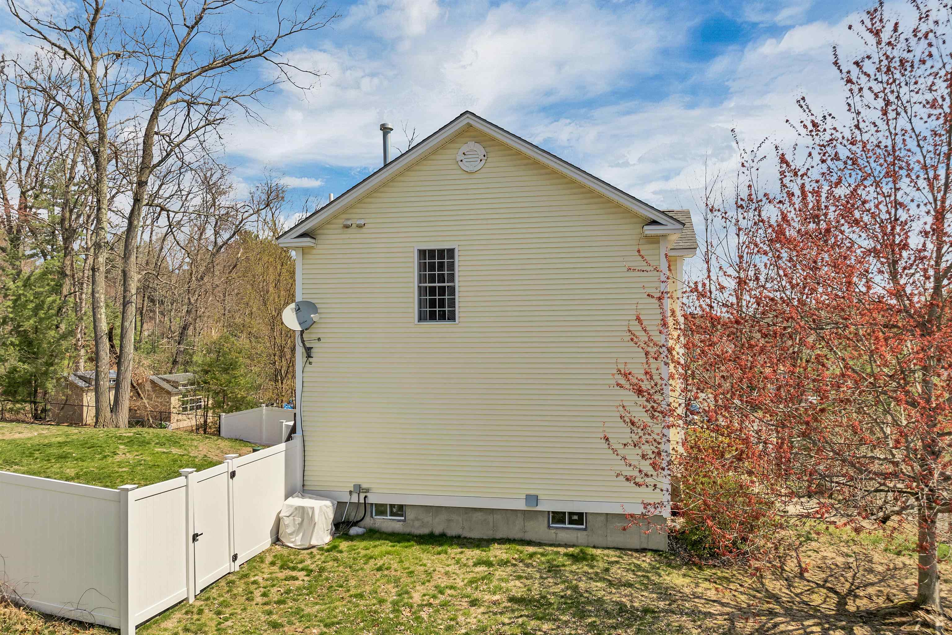 220 Arah Street Manchester, NH 03104 - Photo 54 of 58