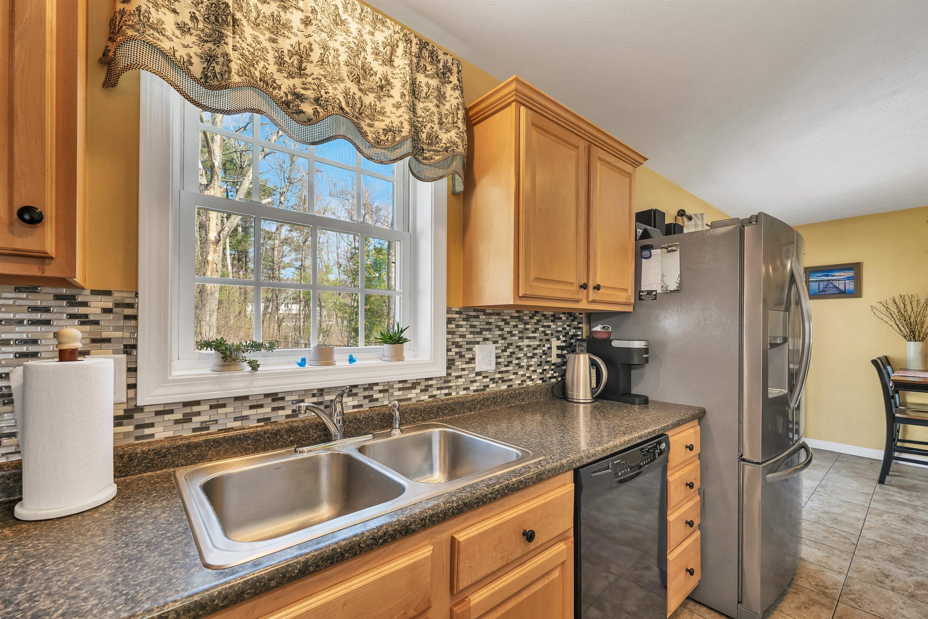 220 Arah Street Manchester, NH 03104 - Photo 9 of 58