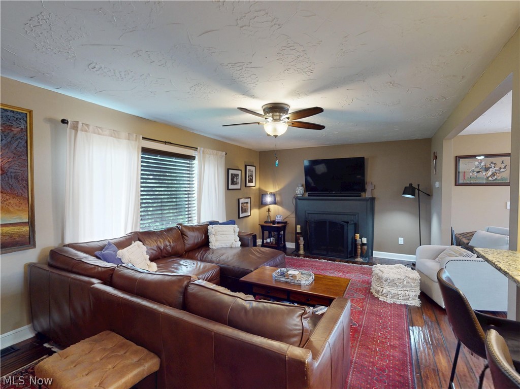 2414 Lakeside Avenue Northwest Canton, OH 44708 - Photo 5 of 34