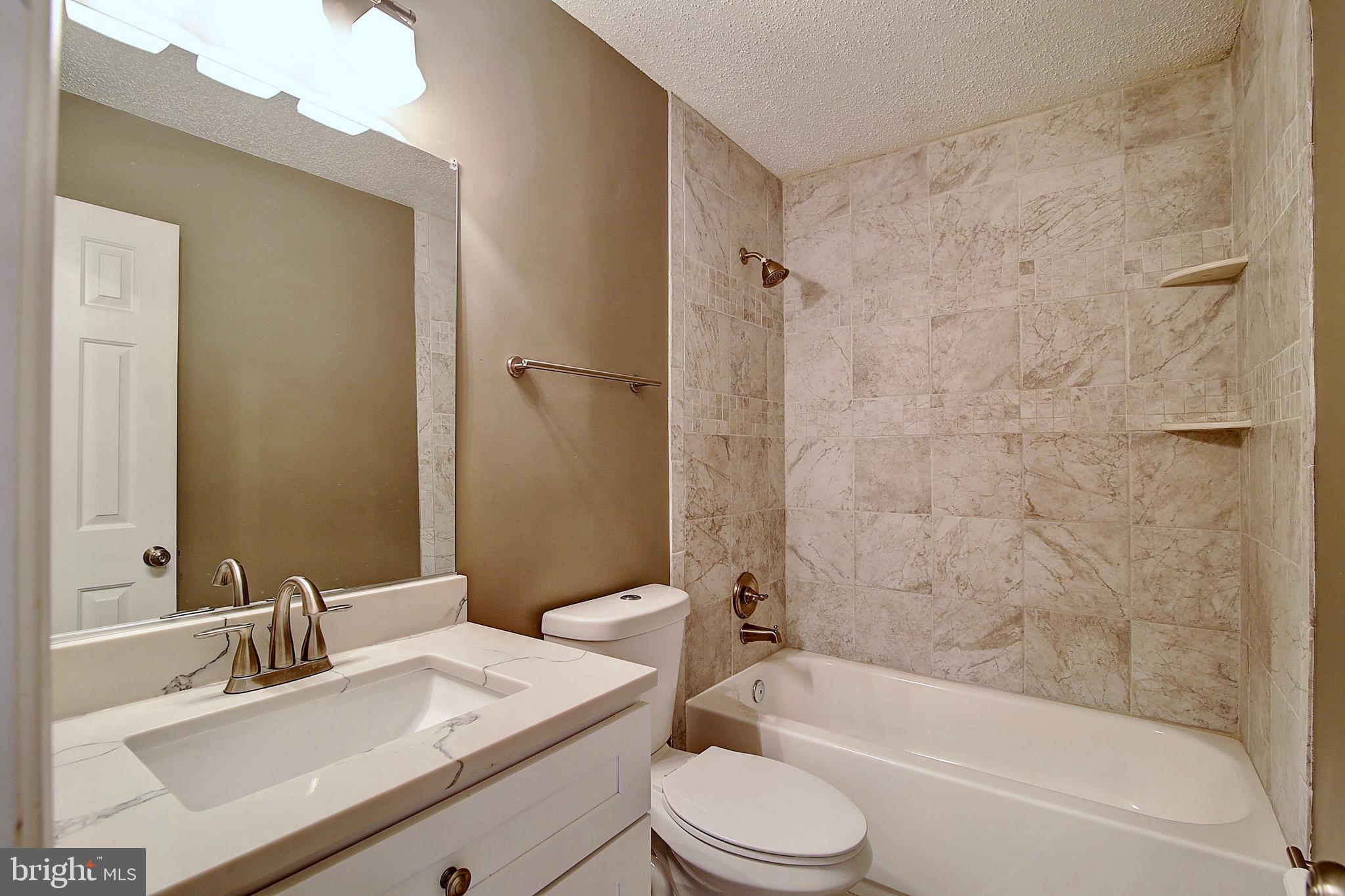 378 Deer Path Avenue Southwest Leesburg, VA 20175 - Photo 26 of 34 Upper Bath
