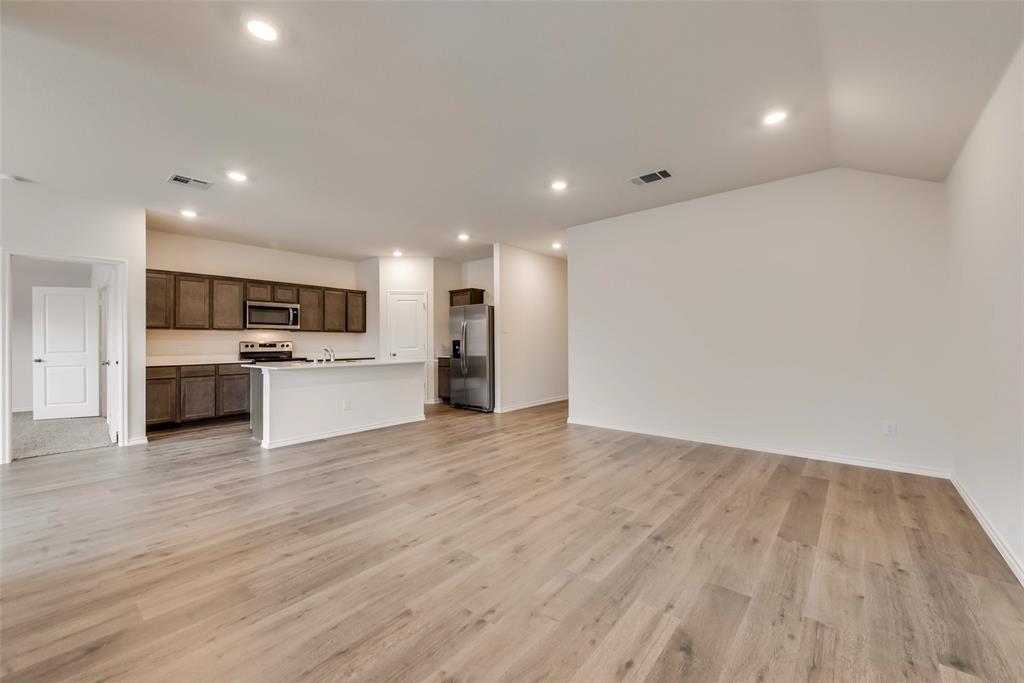 1131 Elijah Way Dallas, TX 75253 - Photo 5 of 18