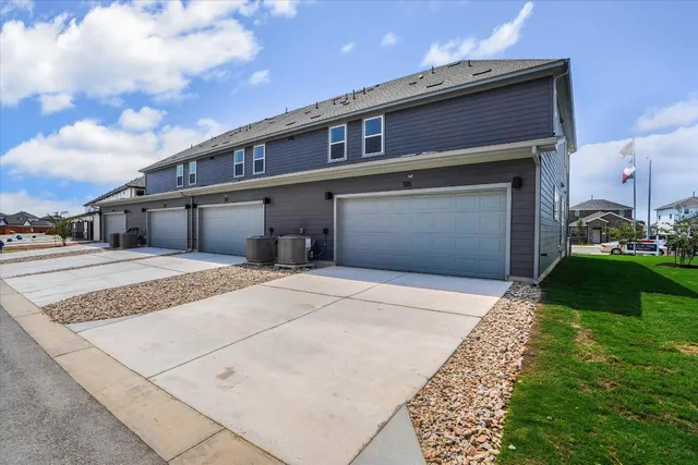 $268,990 | 515 Emory Xing Boulevard, Hutto, TX 78634