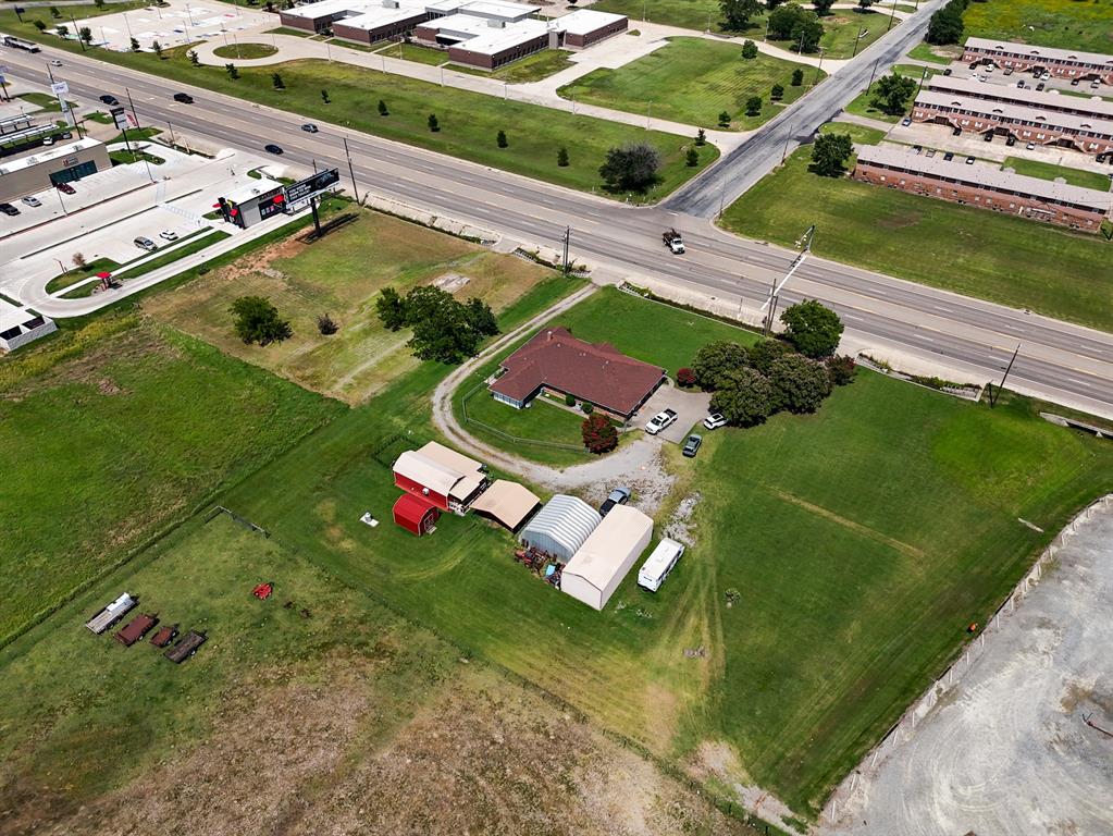 1709 State Highway 121 Bonham, TX 75418 - Photo 10 of 12