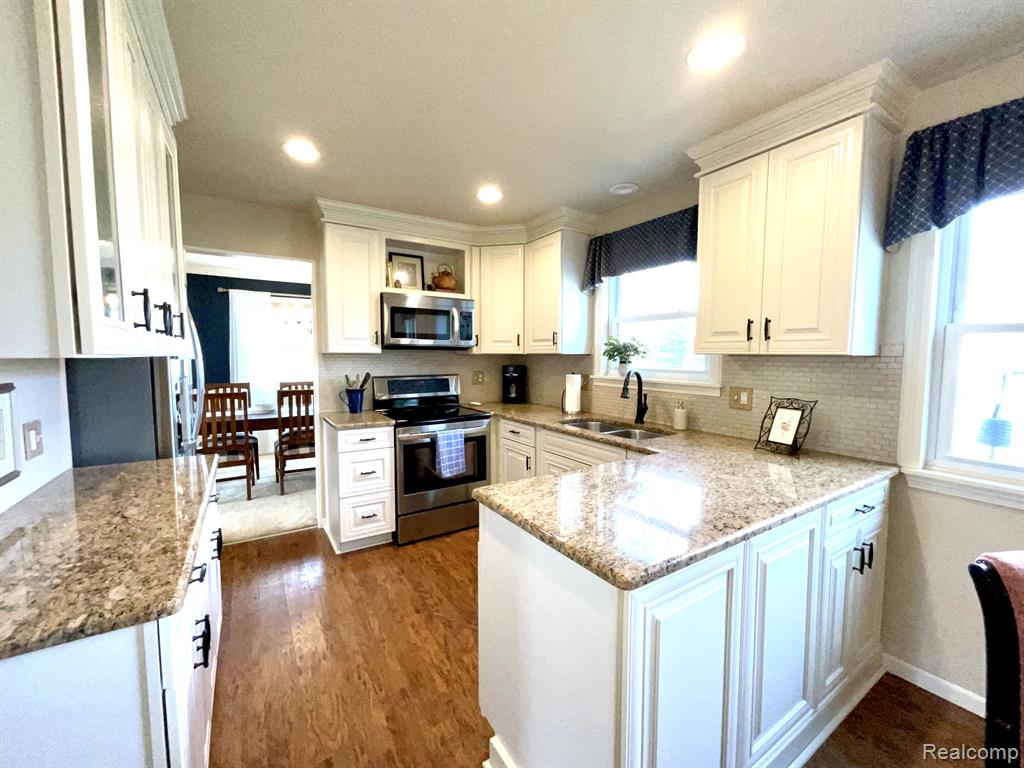 42976 Saxony Road Canton, MI 48187 - Photo 8 of 34