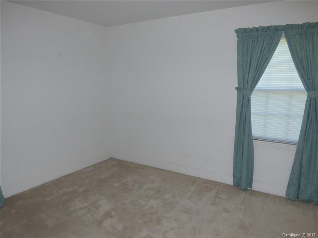 5229 Manning Road Charlotte, NC 28269 - Photo 14 of 18