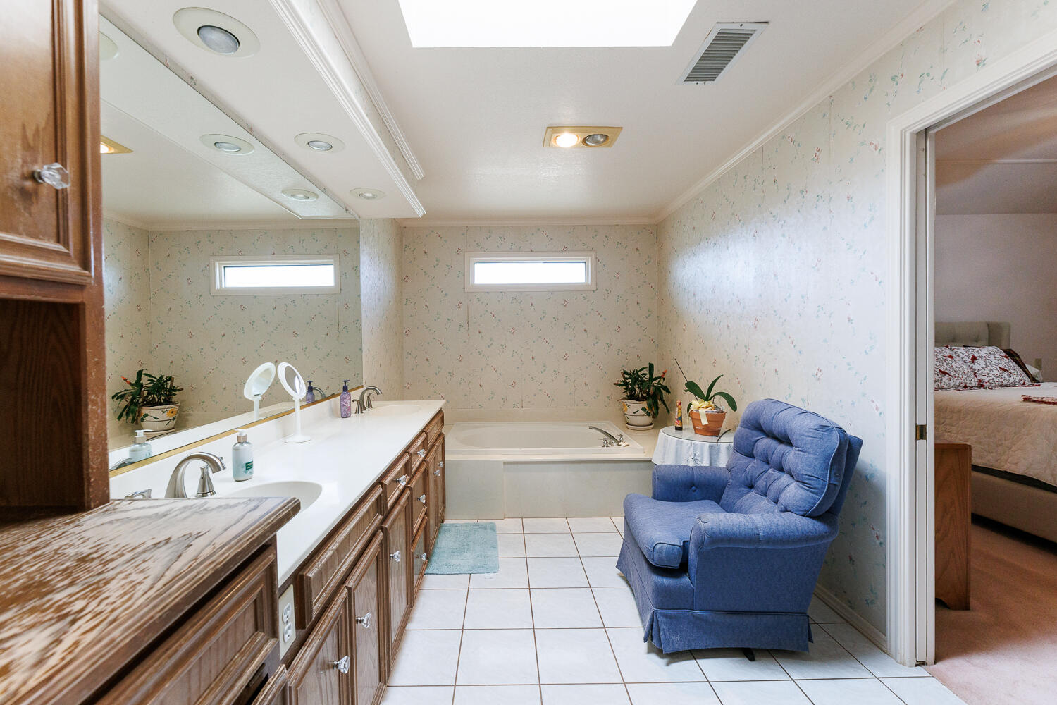 10025 Woodrow Road Ropesville, TX 79358 - Photo 29 of 78 Primary Bathroom
