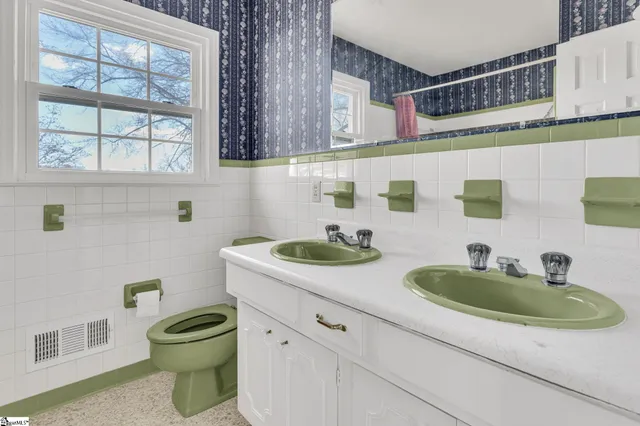 $975,000 | 1142 Fox Squirrel Ridge Road, Pickens, SC 29671