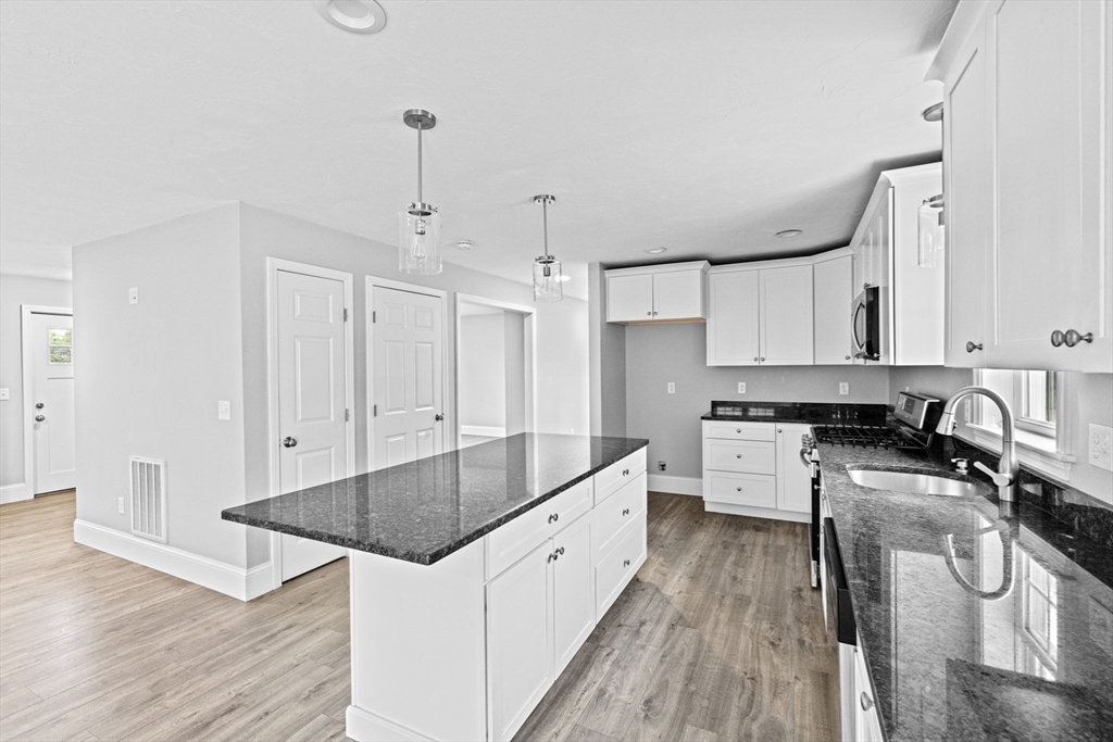 252 Charge Pond Road Wareham, MA 02571 - Photo 7 of 42 Gallery Image 7