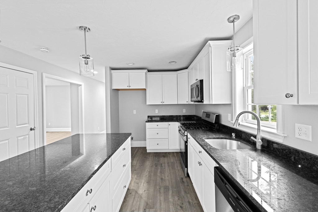 252 Charge Pond Road Wareham, MA 02571 - Photo 8 of 42 Gallery Image 8