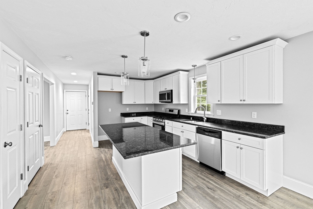 252 Charge Pond Road Wareham, MA 02571 - Photo 9 of 42 Gallery Image 9