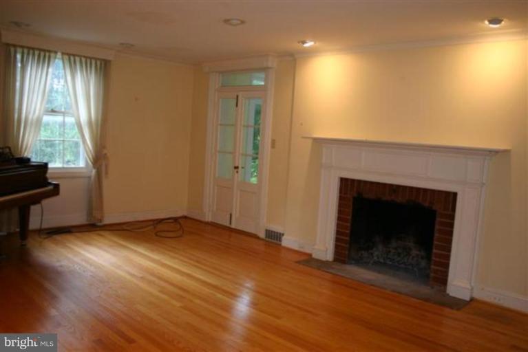 18918 Preston Road Hagerstown, MD 21742 - Photo 7 of 30 Living Room