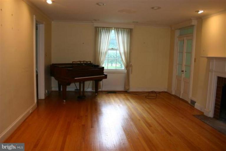 18918 Preston Road Hagerstown, MD 21742 - Photo 8 of 30 Living Room #2