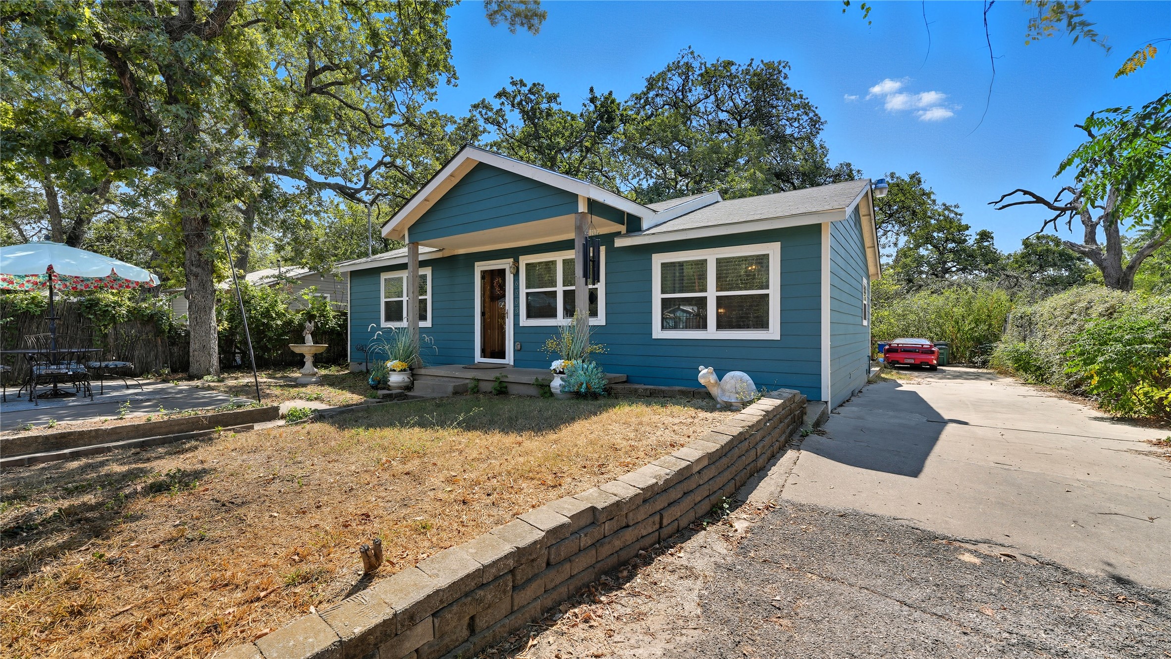 6503 Lynch Lane Austin, TX 78741 - Photo 37 of 38 Extended driveway to the right of the home
