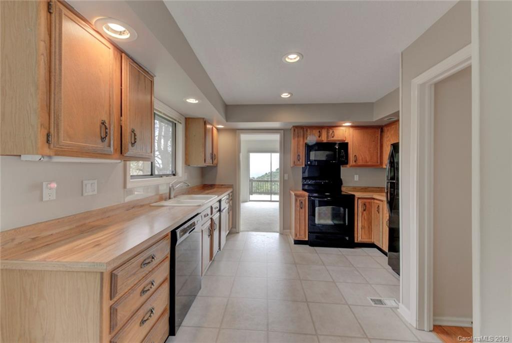 153 Country Ridge Road, Unit 153 Hendersonville, NC 28739 - Photo 13 of 25