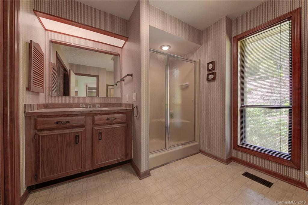 153 Country Ridge Road, Unit 153 Hendersonville, NC 28739 - Photo 16 of 25