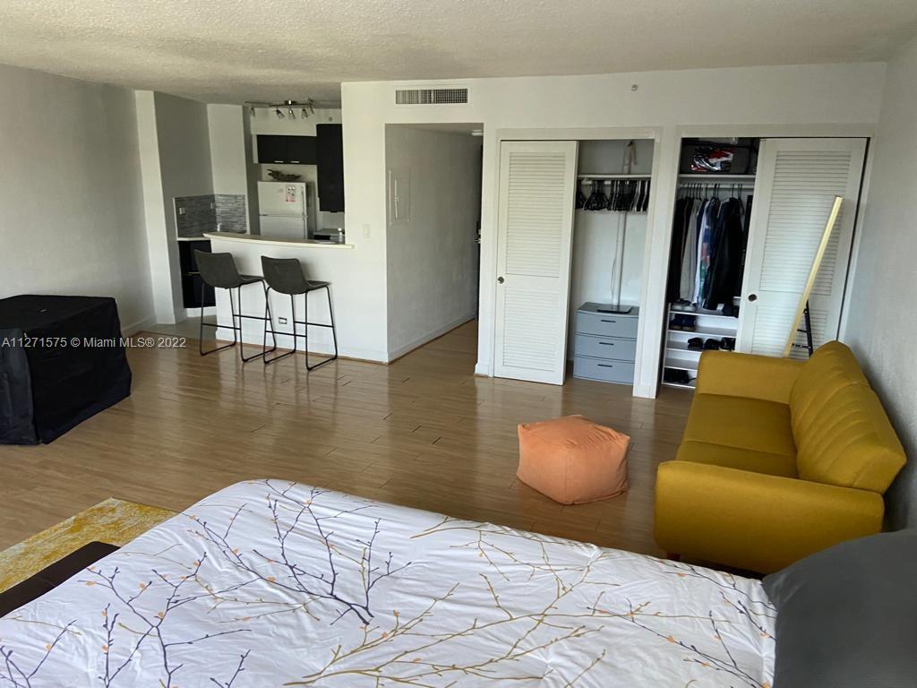 1500 Bay Road, Unit 1252S Miami Beach, FL 33139 - Photo 2 of 9 Gallery Image 2