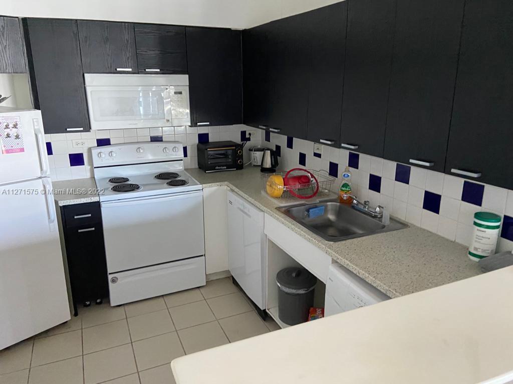 1500 Bay Road, Unit 1252S Miami Beach, FL 33139 - Photo 4 of 9 Gallery Image 4