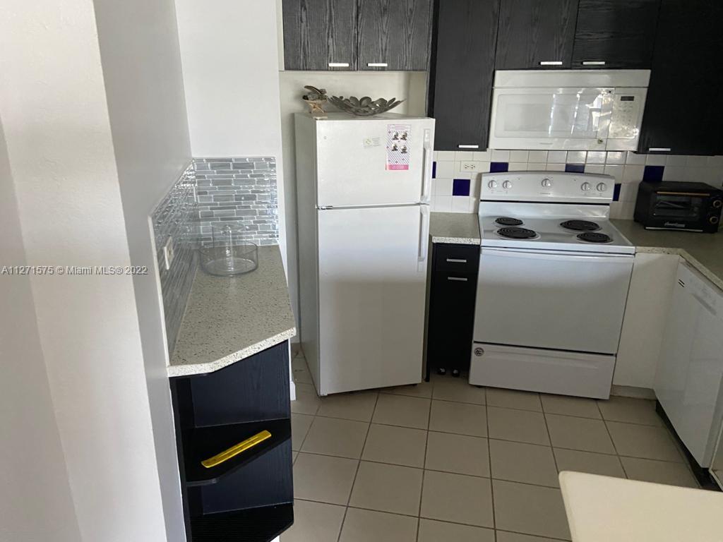1500 Bay Road, Unit 1252S Miami Beach, FL 33139 - Photo 5 of 9 Gallery Image 5