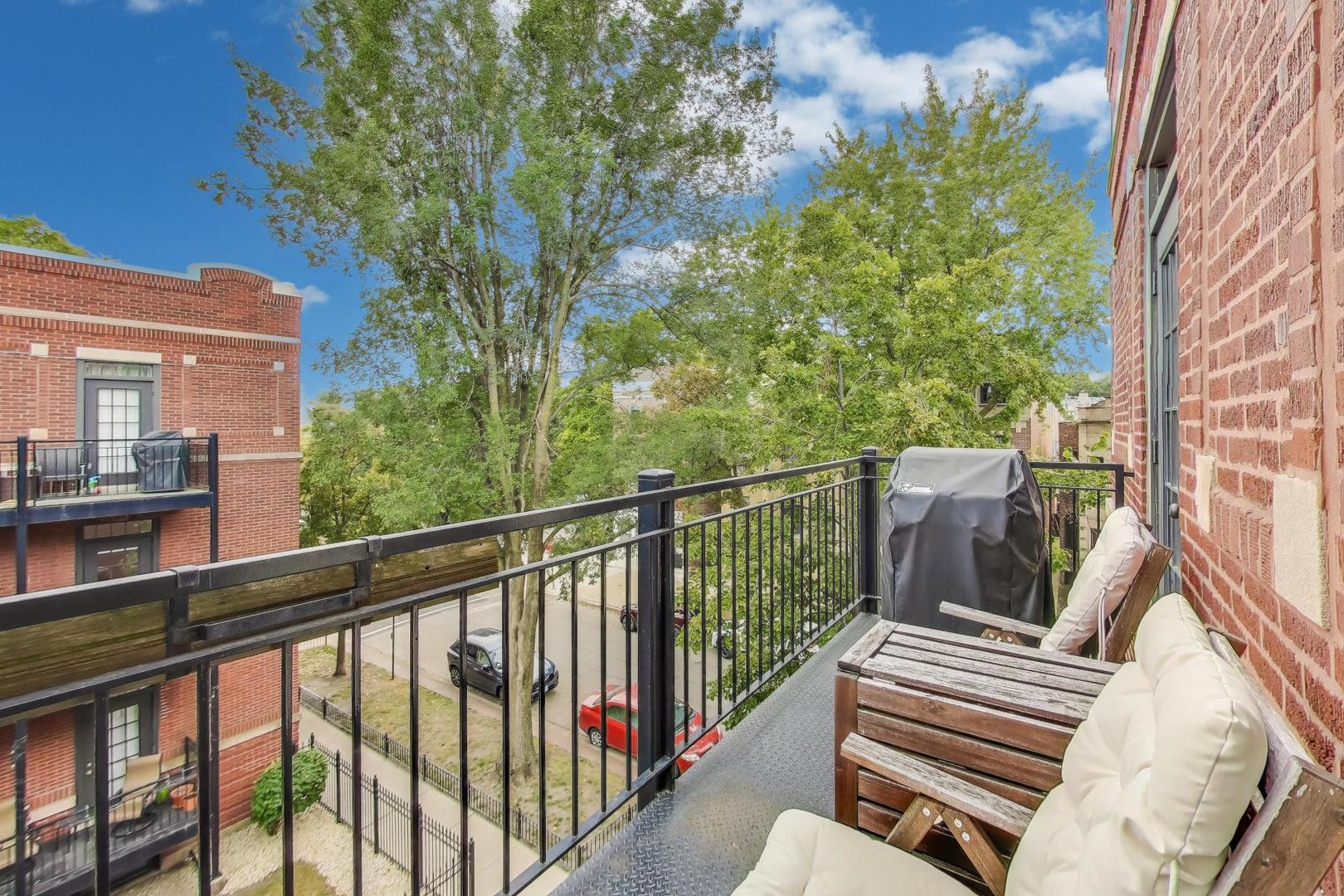 2711 North Mildred Avenue, Unit 3A Chicago, IL 60614 - Photo 24 of 27 a view of a balcony with wooden floor and fence