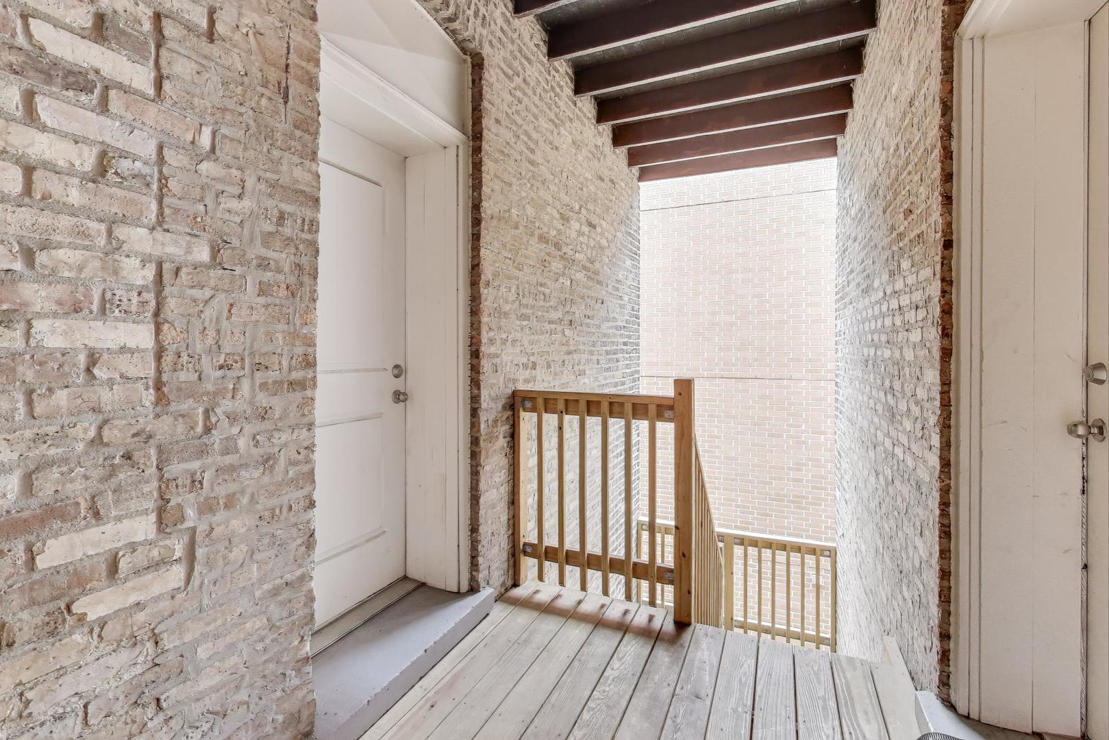 2711 North Mildred Avenue, Unit 3A Chicago, IL 60614 - Photo 26 of 27 a view of a wooden floor