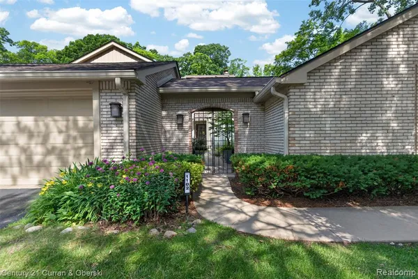 $399,900 | 1102 Hillpointe Circle, Bloomfield Hills, MI 48304