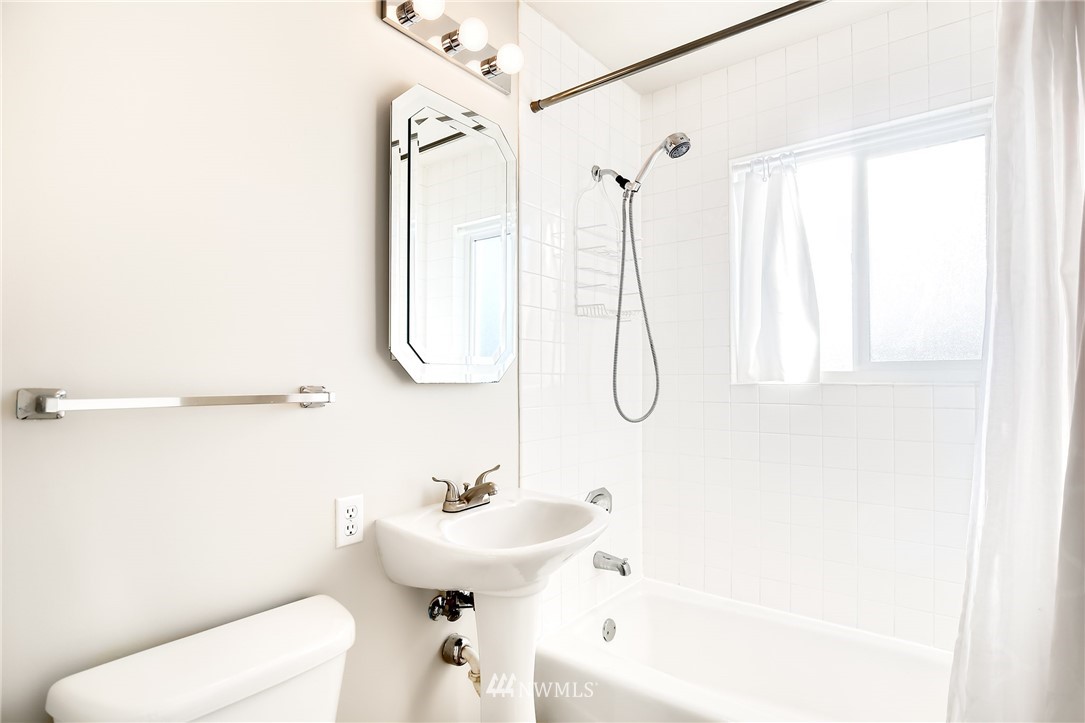 2409 Aberdeen Avenue Northeast Renton, WA 98056 - Photo 18 of 22 Gallery Image 18