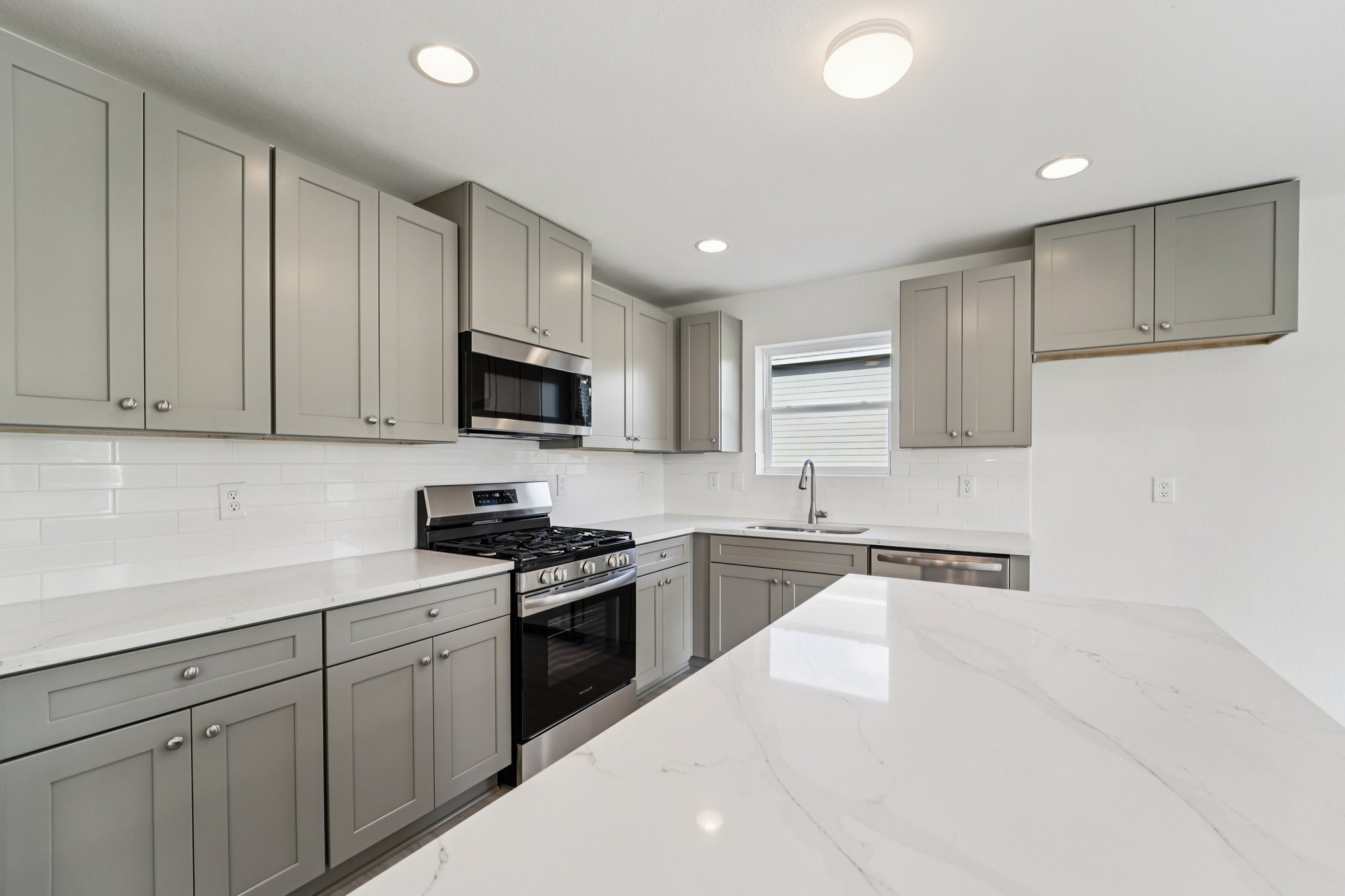 2206 Abernathy Street Houston, TX 77026 - Photo 8 of 33