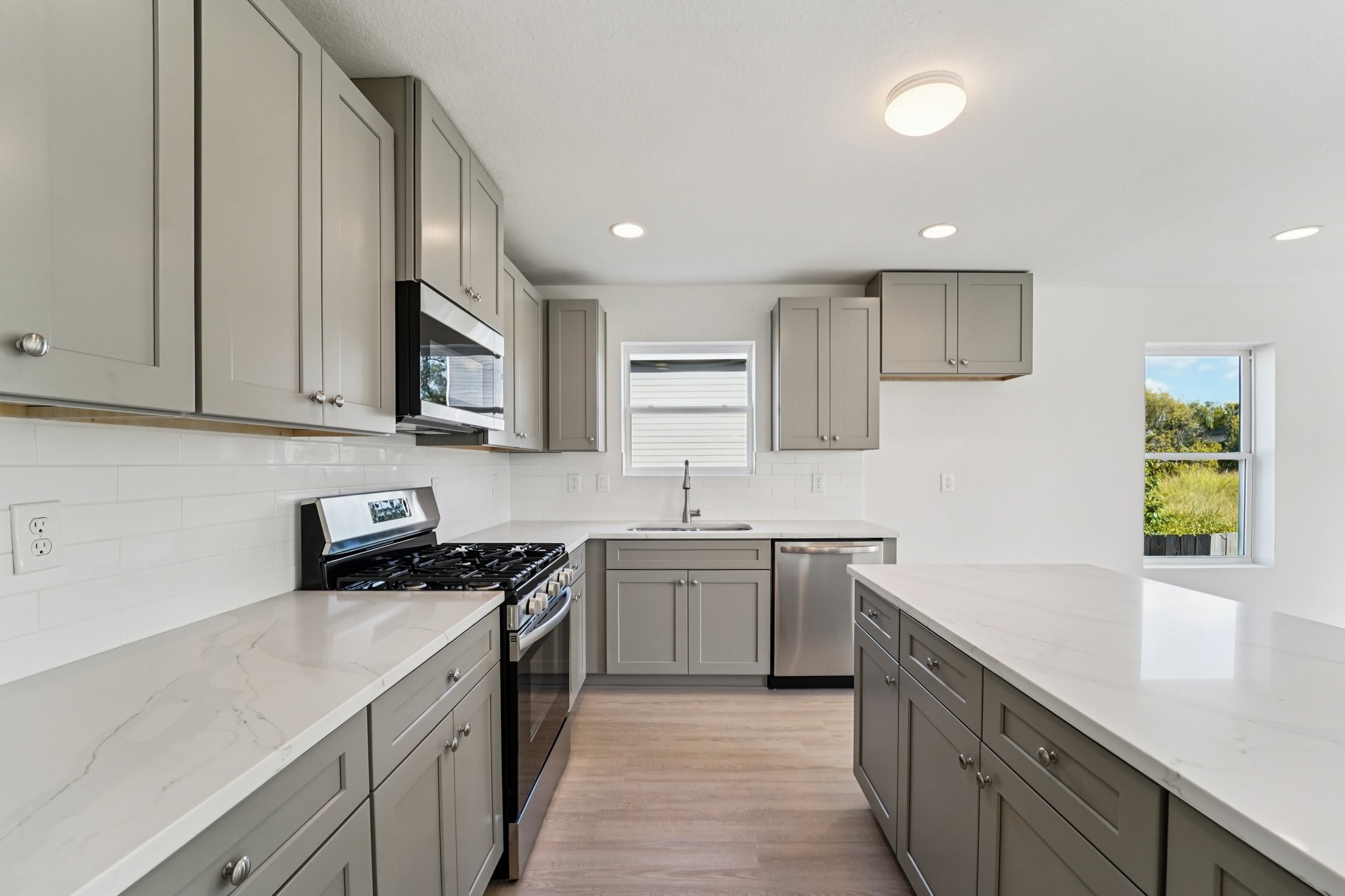 2206 Abernathy Street Houston, TX 77026 - Photo 9 of 33