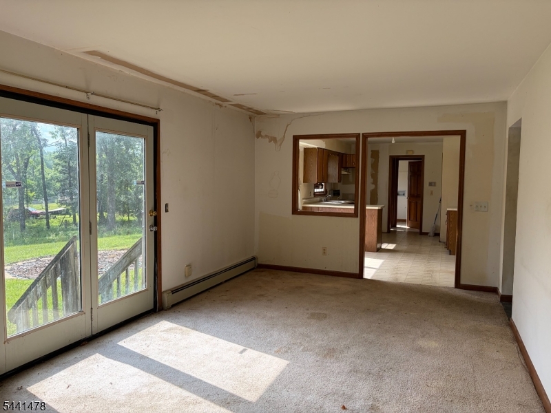 124 Perryville Road Pittstown, NJ 08867 - Photo 8 of 41