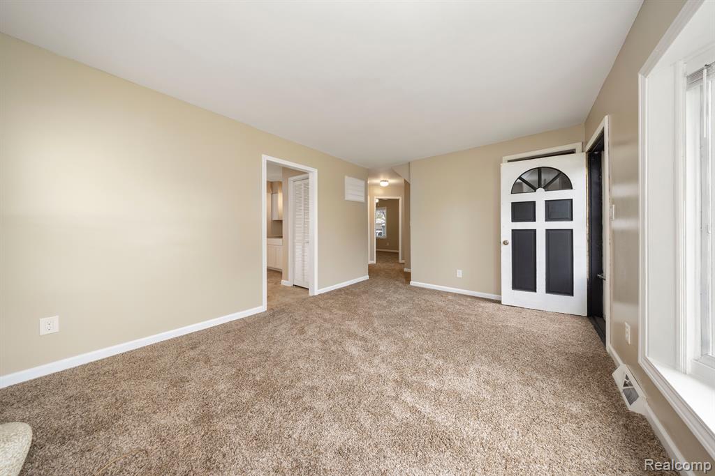 20935 Waltham Road Warren, MI 48089 - Photo 3 of 40