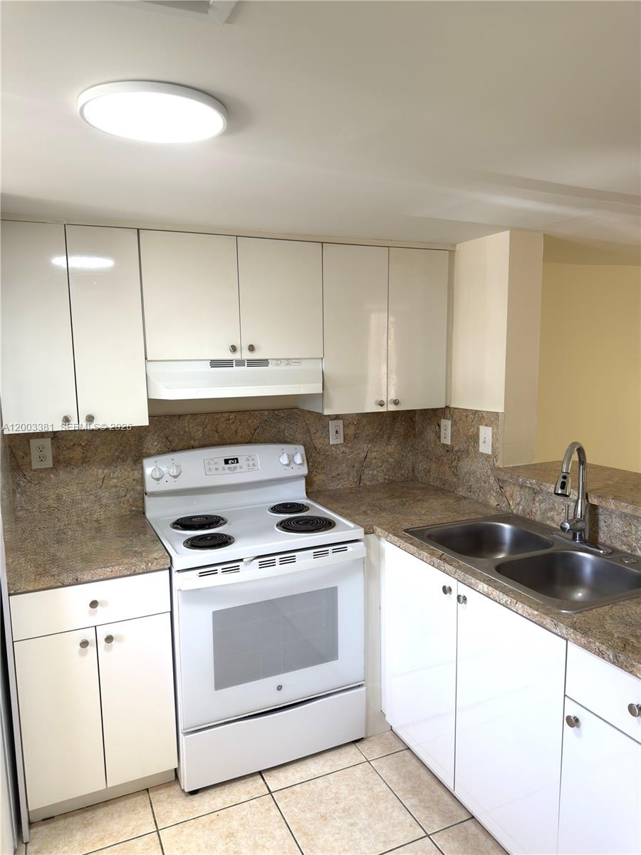 14020 Northeast 3rd Court, Unit 5 Miami, FL 33161 - Photo 3 of 19