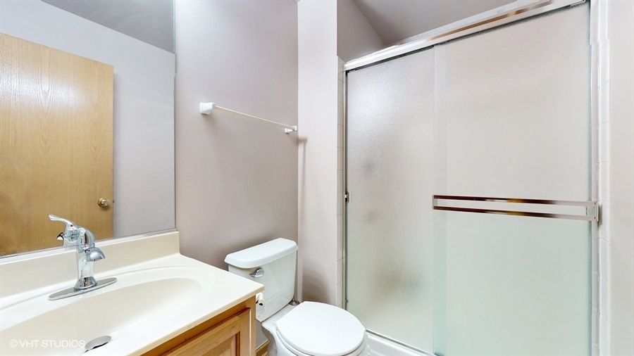 1725 Sienna Court Wheeling, IL 60090 - Photo 24 of 33 a bathroom with a sink and a mirror