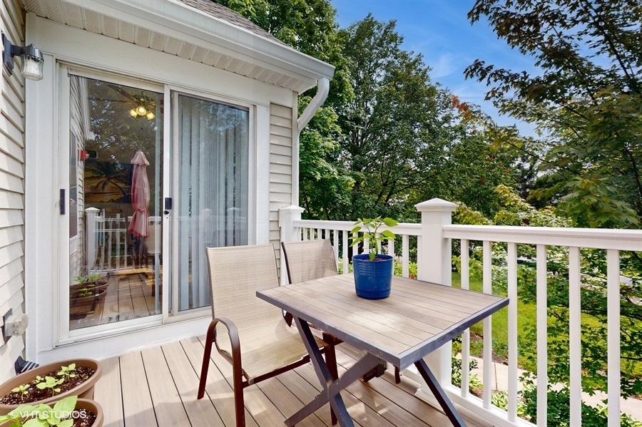 1725 Sienna Court Wheeling, IL 60090 - Photo 27 of 33 a view of balcony with a table and chairs