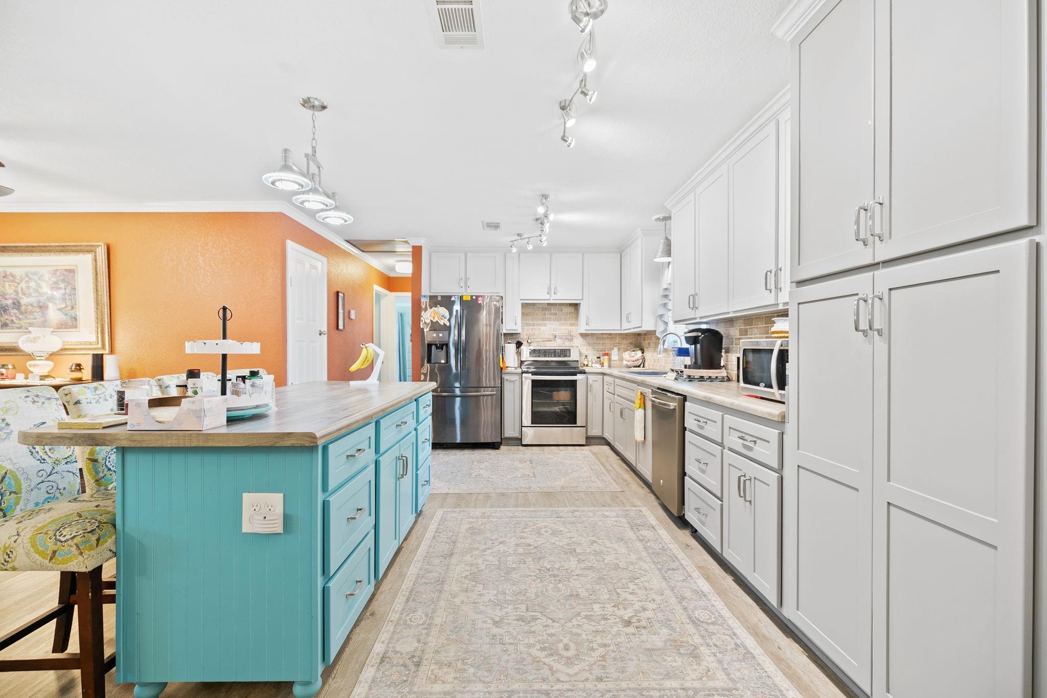 13017 5th Street Lillian, AL 36549 - Photo 10 of 58 Kitchen