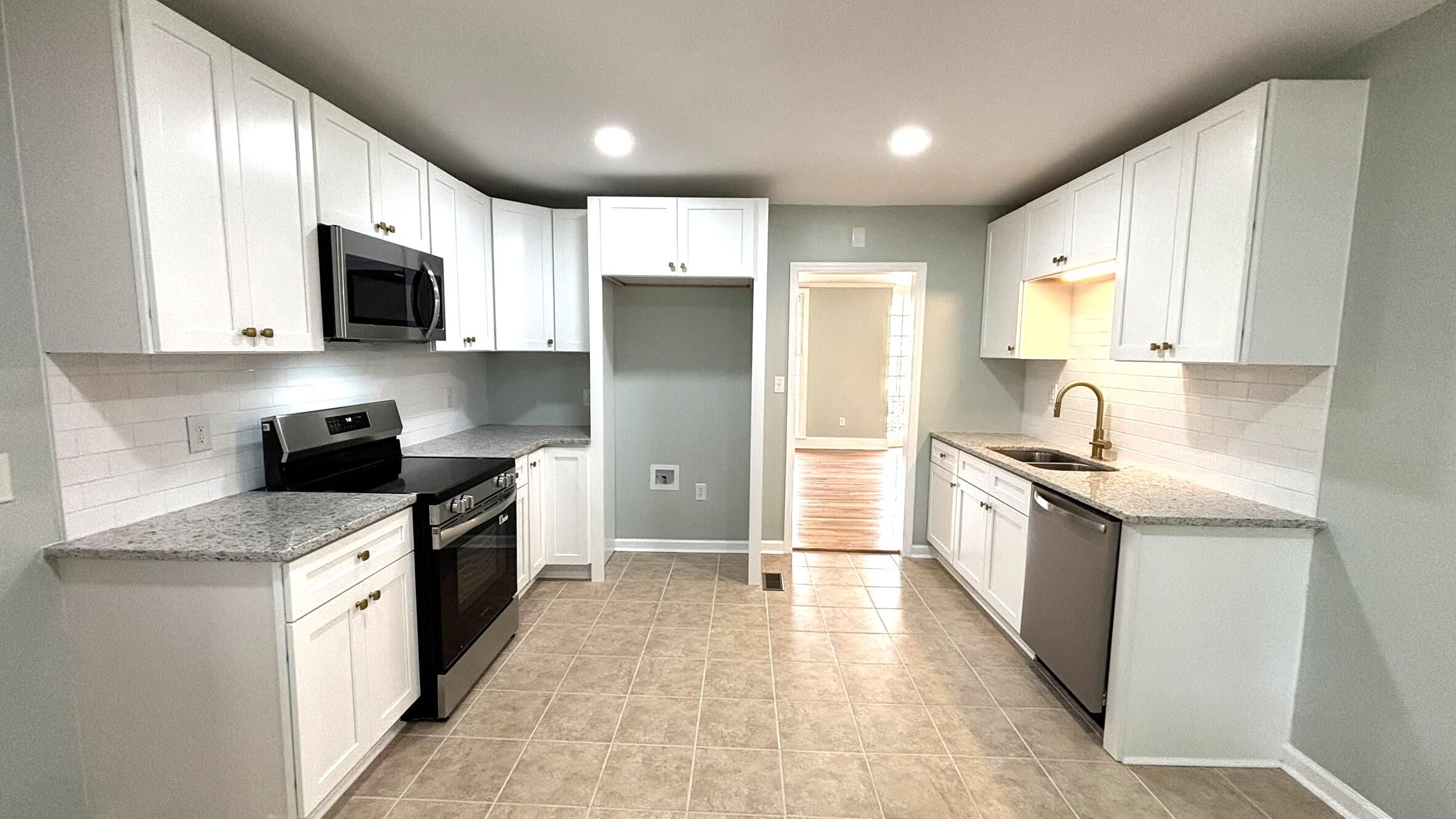 421 River Drive Rowesville, SC 29133 - Photo 7 of 26 KItchen