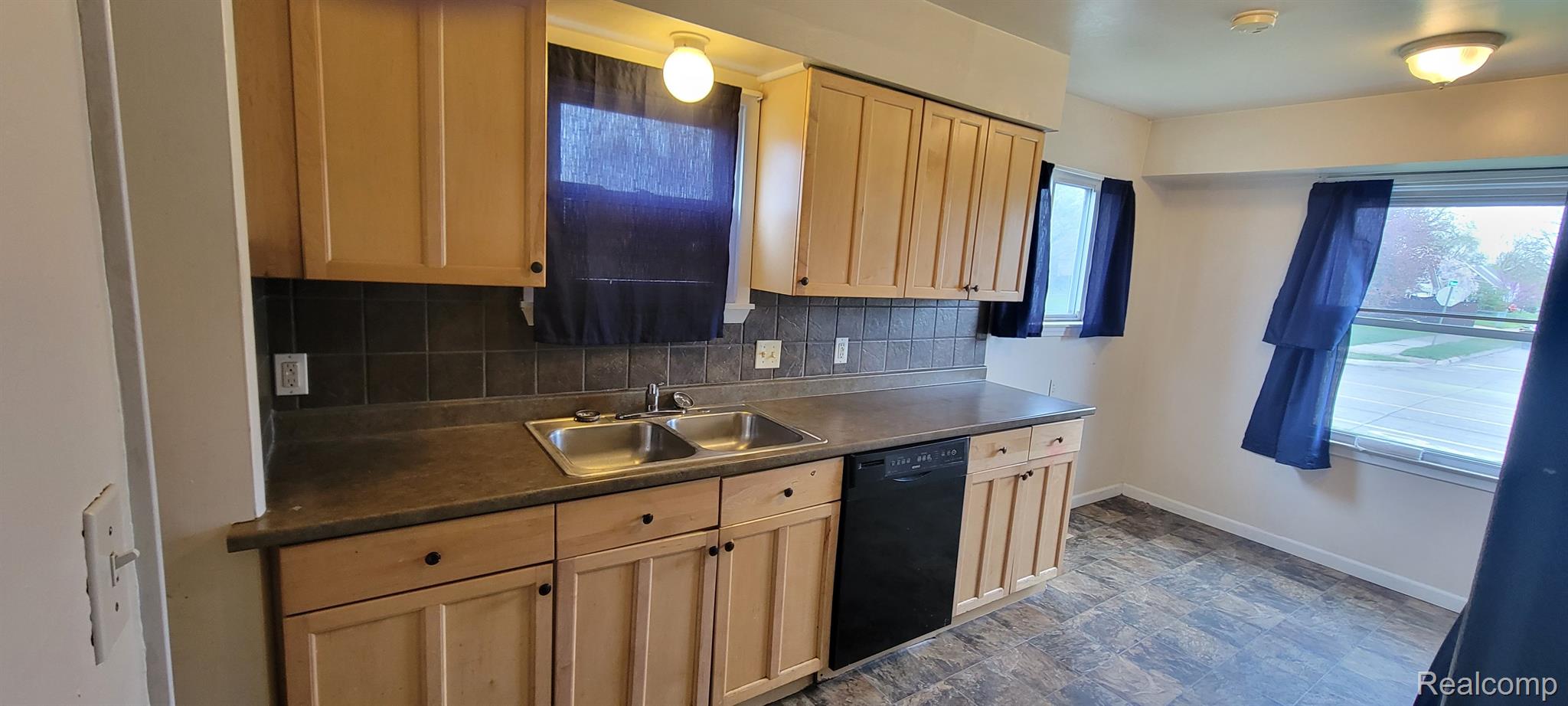 19304 Martin Road Roseville, MI 48066 - Photo 4 of 20 Gallery Image 4