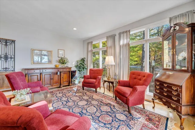 a view of a livingroom and a livingroom with furniture