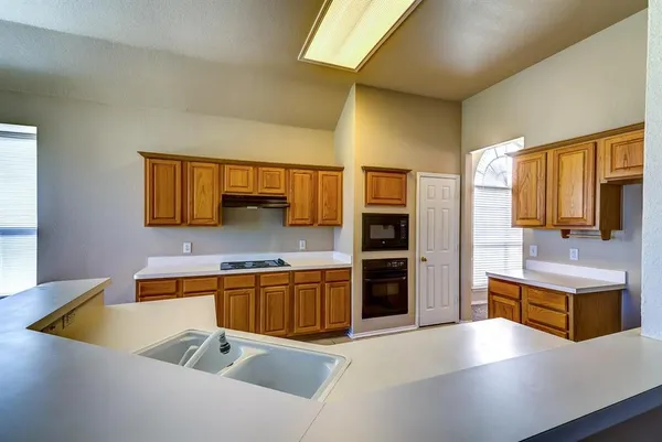 $2,350 | 7024 Jasper Drive, Plano, TX 75074